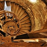 Corrimano in legno sicurezza ed estetica nelle scale moderne